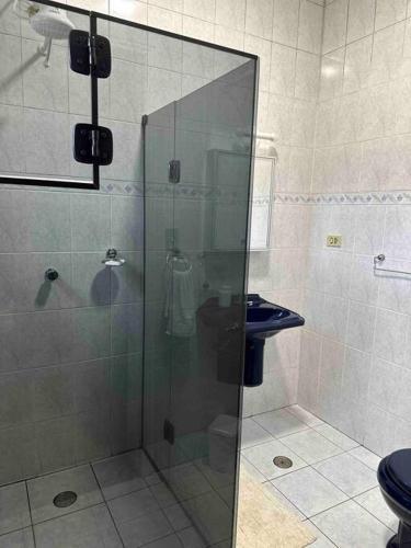 a shower with a glass door in a bathroom at Igaratá Beach Casa em Igaratá Pé na água in Igaratá