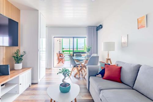a living room with a couch and a table at Bela Vista Barrinha in Praia de Mira