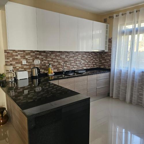 Kuchyň nebo kuchyňský kout v ubytování Appartements à louer chez Vitalina