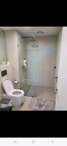 Bilik mandi di 2 Bedroom Apartment on Nightfall