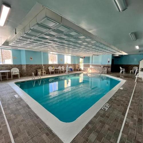 a large swimming pool in a large room at Sleep Inn & Suites Grand Rapids Southeast - Kentwood in Grand Rapids