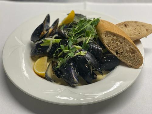 ホテルの敷地内または近くでの食事または食べ物