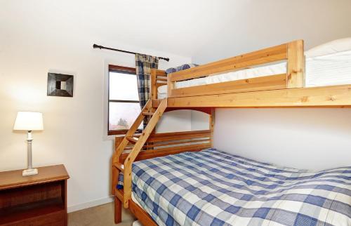 a bedroom with a bunk bed with a ladder at Chalets Alpins 13 Chemin Alpin in Stoneham
