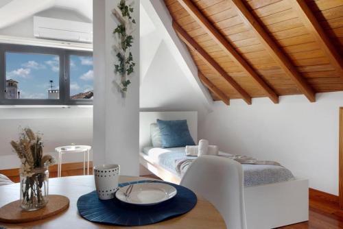 a room with a bed and a table in a room at São Roque Sweet Burgo in Aveiro
