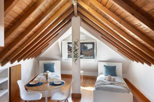 a living room with a table and a couch at São Roque Sweet Burgo in Aveiro
