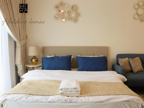 Giường trong phòng chung tại Mira Holiday Homes - Beautiful Studio in AG tower - 4 min to Downtown