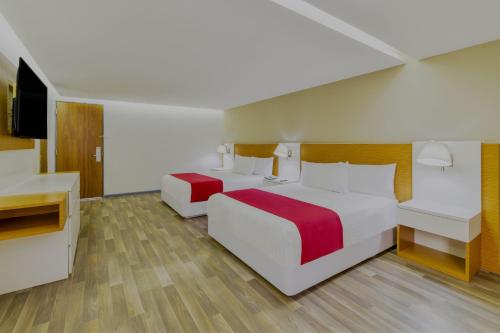 Кровать или кровати в номере City Express by Marriott Ciudad de México Alameda