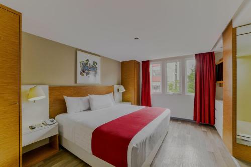 Кровать или кровати в номере City Express by Marriott Ciudad de México Alameda