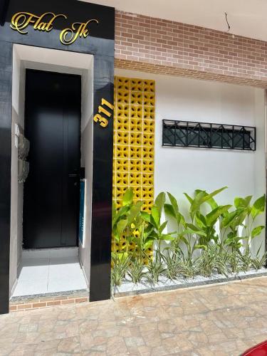 a black door on the side of a building at Flat Jk 01 térreo in Juazeiro do Norte
