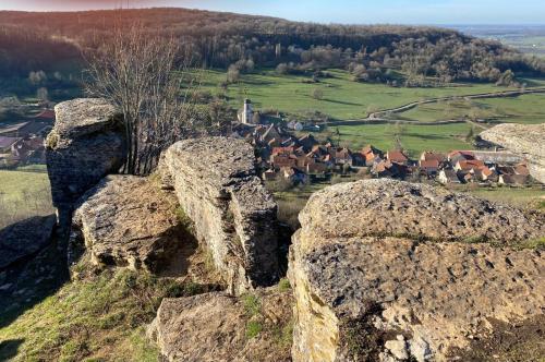 a group of large rocks on top of a hill at L’ Annexe in Chariez