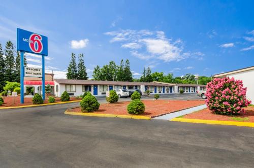 a sign in front of a hotel at Motel 6-Salem, VA in Salem