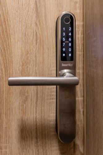 a remote control is attached to a wooden door at Penzion Fiesta in Prostějov