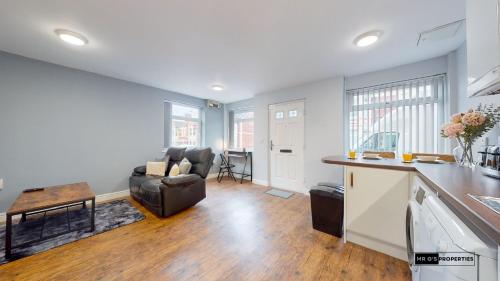 Cardiff city centre and free parking photo 21