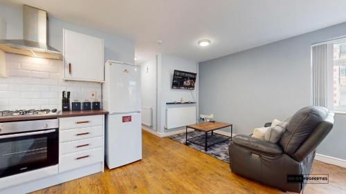 Cardiff city centre and free parking photo 15