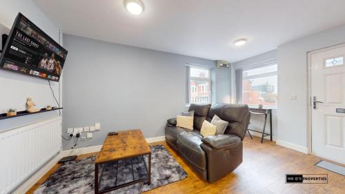 Cardiff city centre and free parking photo 12