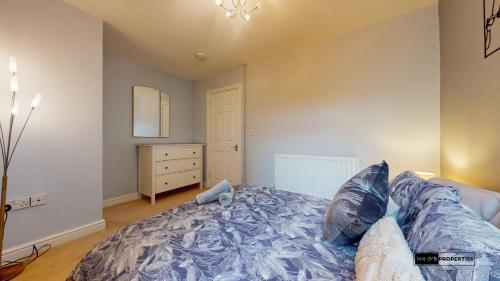 Cardiff city centre and free parking photo 18