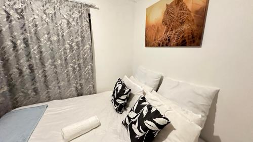 Ένα ή περισσότερα κρεβάτια σε δωμάτιο στο Nyasa Guest House in Johannesburg