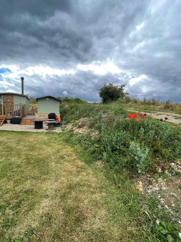 Oakley View Shepherds Hut with hot tub photo 41