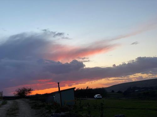 Oakley View Shepherds Hut with hot tub photo 43