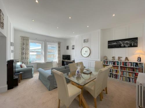 a living room with a table and a couch at Sandy Toes - awesome beach view and access in Ventnor