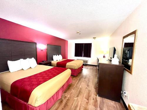a hotel room with two beds and a flat screen tv at Econo Lodge Oacoma - Chamberlain West in Oacoma