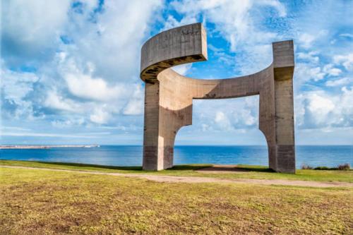 a sculpture in a field next to the ocean at CENTRO GIJON CABRALES 31 in Gijón