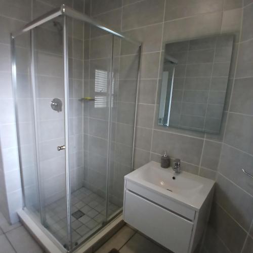 Ένα μπάνιο στο The Blyde: 2-Bed Luxe Apartment