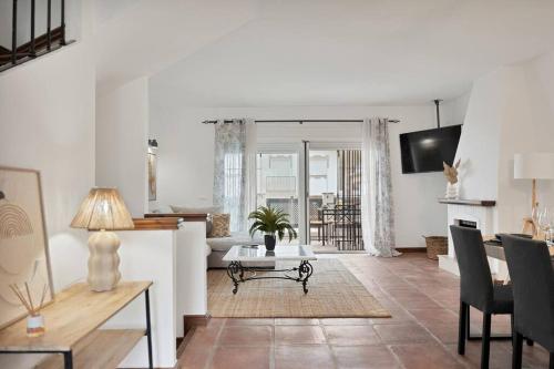 Adosado con solarium y piscina en Marbella Este - VISTAMAR 16