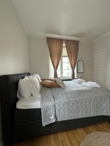 a bedroom with a bed and a window at Your Chic Vibrant Airbnb in Helsinki