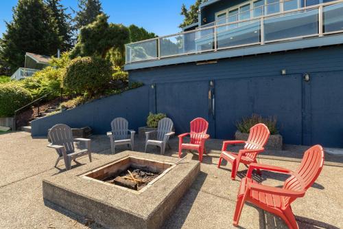 a group of chairs sitting around a fire pit at Zen Oasis On Lake Tapps in Sumner