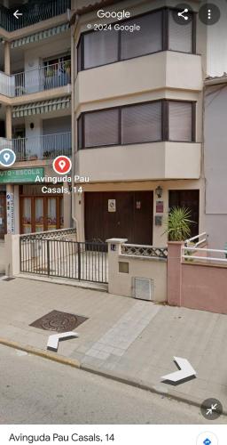 a building with an arrow sign in front of it at ESTUDIO COMPLETO FAMILIAR in La Jonquera