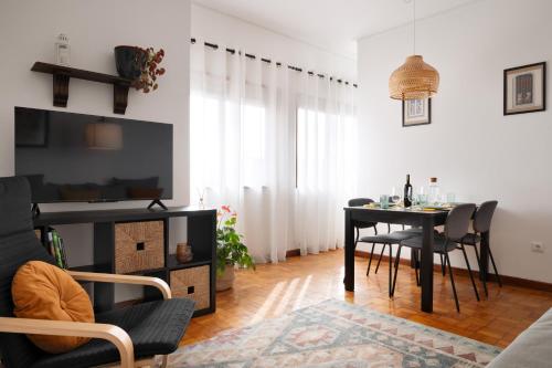 ! Luminous 2BR Top Floor ! Praça da República