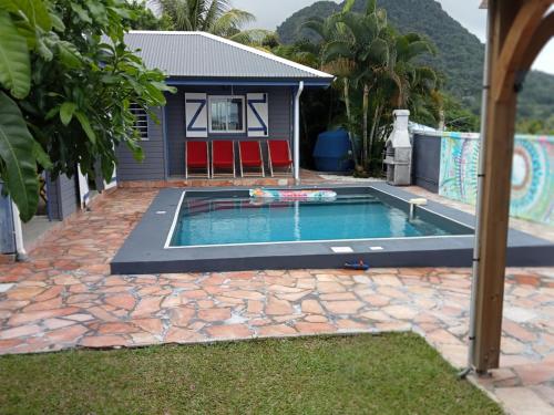 Kolam renang di atau dekat dengan AWMONY'KAZ, Gite à Trois-Rivières GUADELOUPE