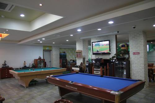 Τραπέζι μπιλιάρδου στο Gunsan Western Hotel