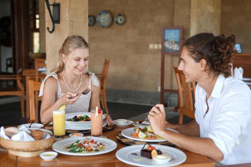 Mad på resortet eller i nærheden