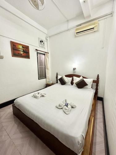 Ένα ή περισσότερα κρεβάτια σε δωμάτιο στο Rattana Guesthouse