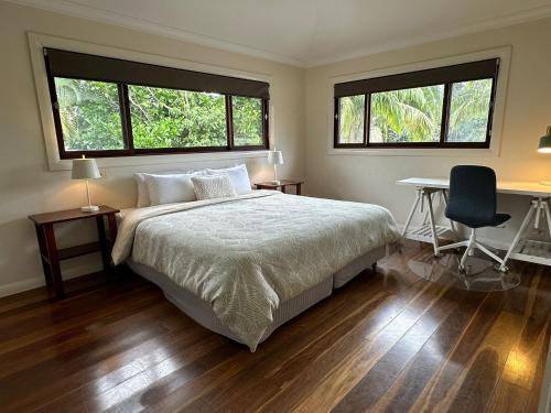 Cama o camas de una habitación en Away Guesthouse- Away on Shirley Lane
