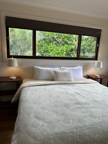 Cama o camas de una habitación en Away Guesthouse- Away on Shirley Lane