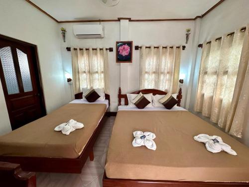 Ένα ή περισσότερα κρεβάτια σε δωμάτιο στο Rattana Guesthouse