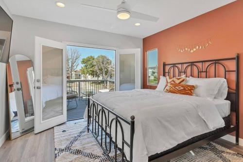 a bedroom with a large bed and a balcony at San Diego Heights - Urban Legend in San Diego