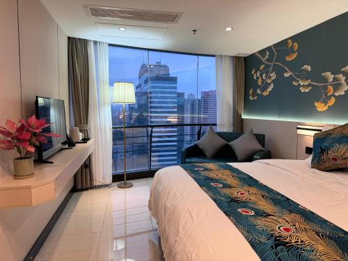 a hotel room with a bed and a large window at Yixuan Yasi Apartment-free shuttle during the Canton Fari in Guangzhou