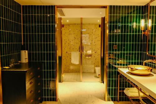 Xinyu Hotel - Shanghai Jiao Tong University Xinhua Road tesisinde bir banyo