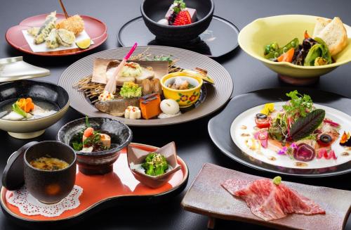 a group of plates of food on a table at 別邸　たてしな薫風 in Yukawa