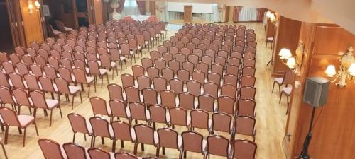 an auditorium with rows of chairs and a podium at Hotel Conde Ansúrez in Valladolid