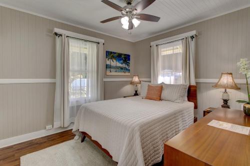 a bedroom with a bed and a ceiling fan at Makani Ea Home home in Pepeekeo