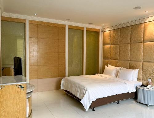a bedroom with a bed and a flat screen tv at All-Ur Boutique Motel-Jhu Shan Branch in Zhushan
