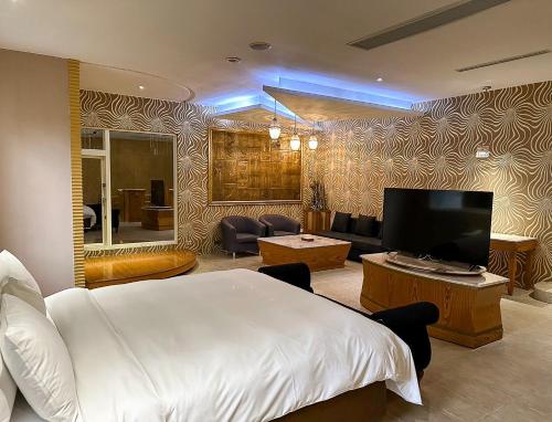 a hotel room with a bed and a television at All-Ur Boutique Motel-Jhu Shan Branch in Zhushan