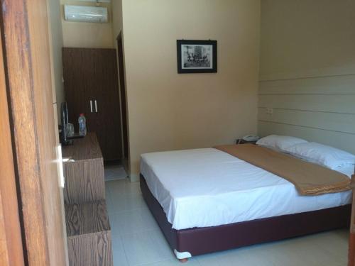 Ένα ή περισσότερα κρεβάτια σε δωμάτιο στο Roemah kita hotel