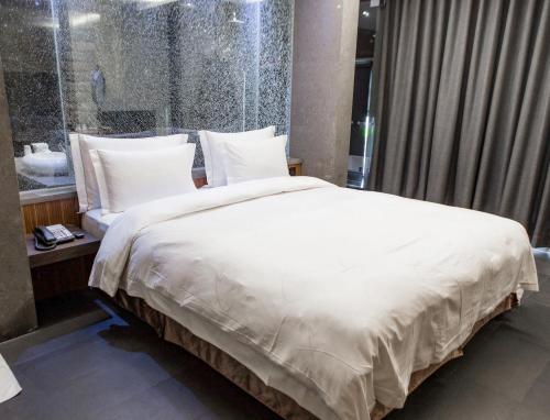 Postel nebo postele na pokoji v ubytování All-Ur Boutique Motel - Xinzhuang Branch