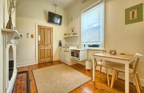 Dapur atau dapur kecil di Spencer Suites Albany